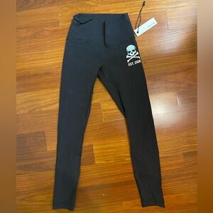 NWT Lululemon Wunder Under 25" tight, black with soul skull.  Size 4